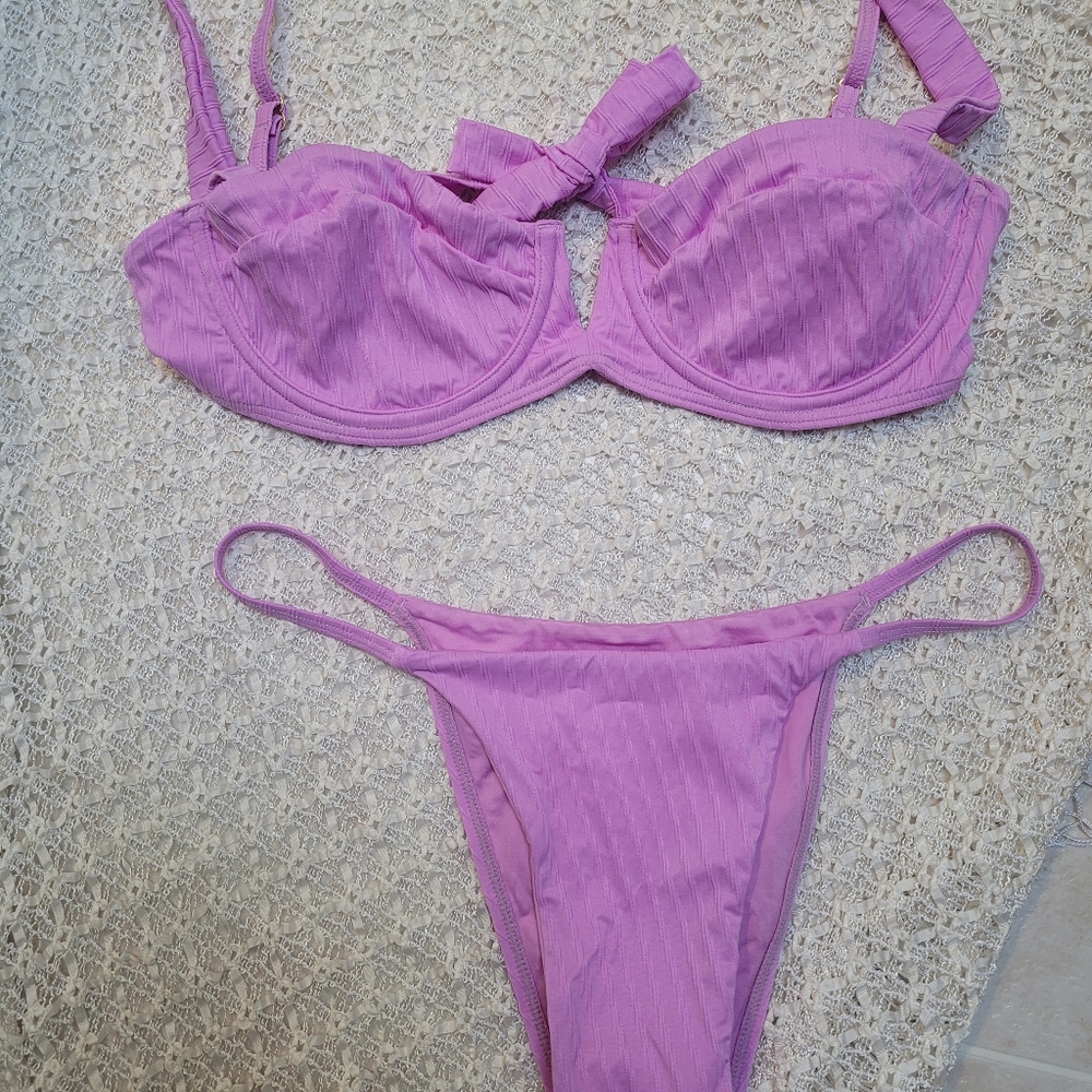 NWOT MONDAY SWIMWEAR Clovelly top with Barbados bottoms - size medium